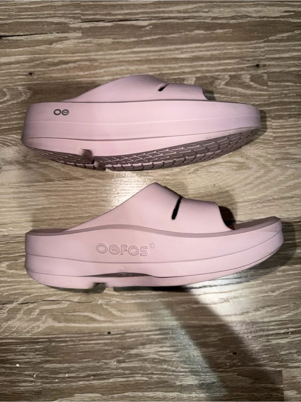 OOFOS light pink